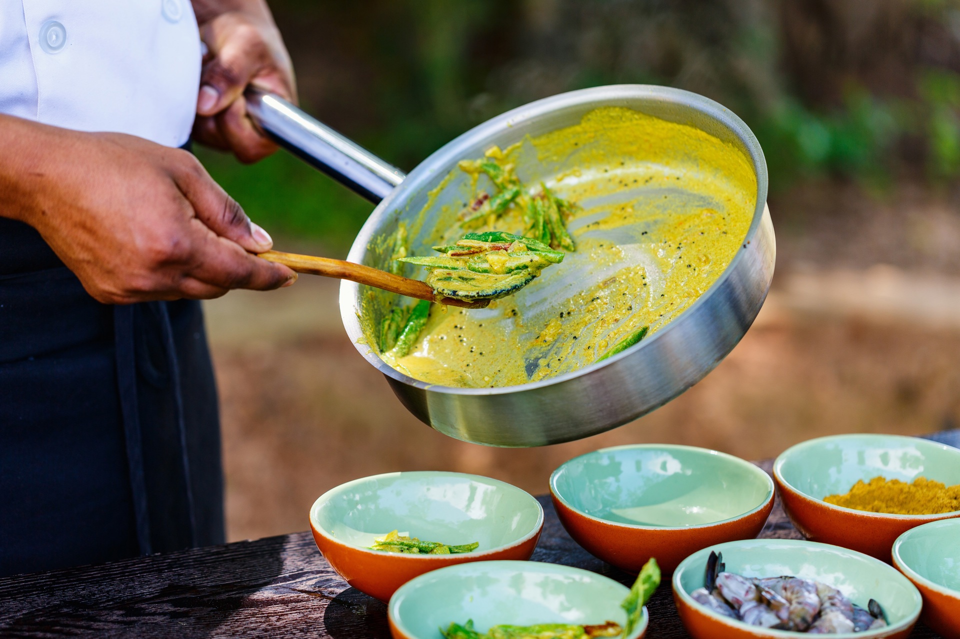 Sri Lanka_Chef making traditional Sri Lankan curry dish