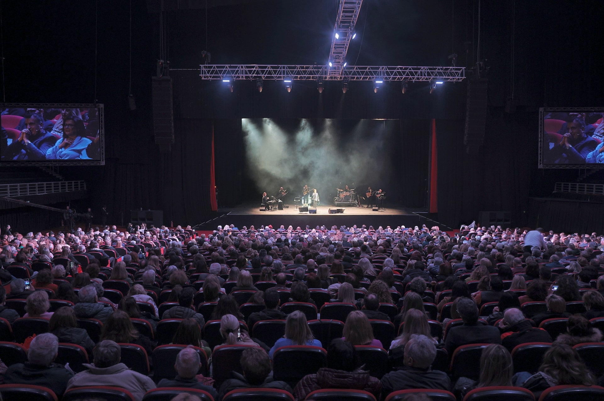 sxetika me mas - versustravel.eu