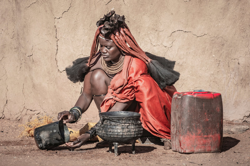 Ταξίδι στο Μυστήριο των Himba: Το χρωμα της γης και του αίματος