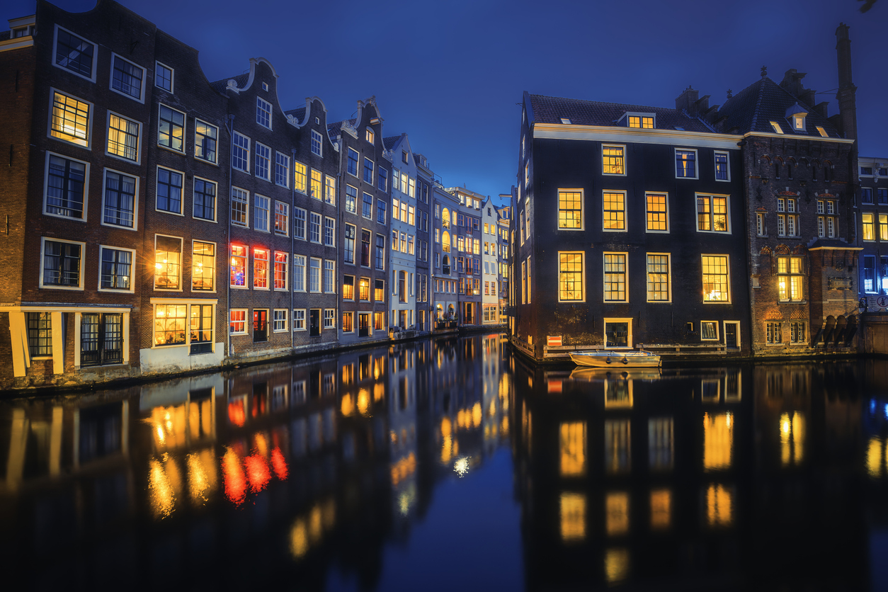 Τα στενά σπίτια 