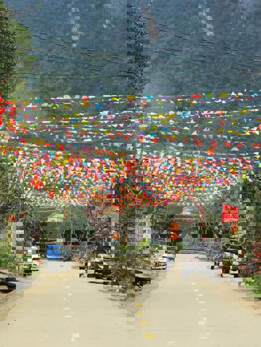 Μοτοσικλετιστική περιήγηση στο Χόι Αν και τα γύρω χωριά