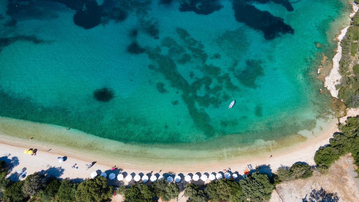Κολυμπήστε στα καταγάλανα Σύβοτα