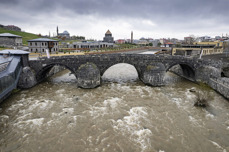 Κρύο, τσάι και λογοτεχνικικές στιγμές στην πόλη Καρς
