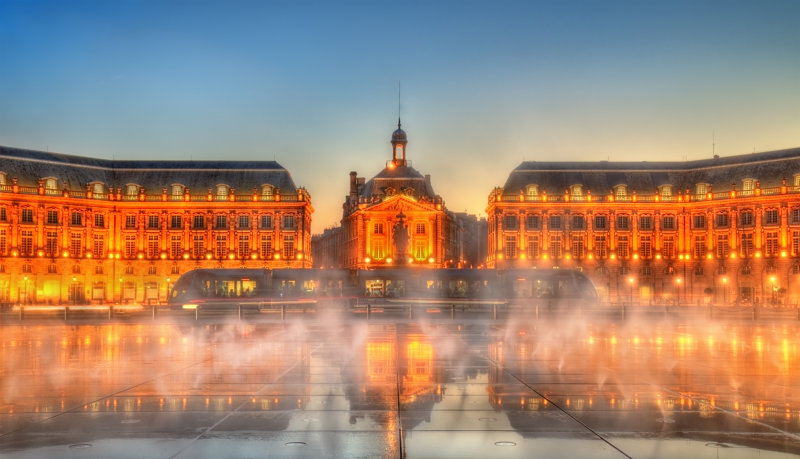 Χρηματιστήριο και Υδάτινος Καθρέφτης, Μπορντώ