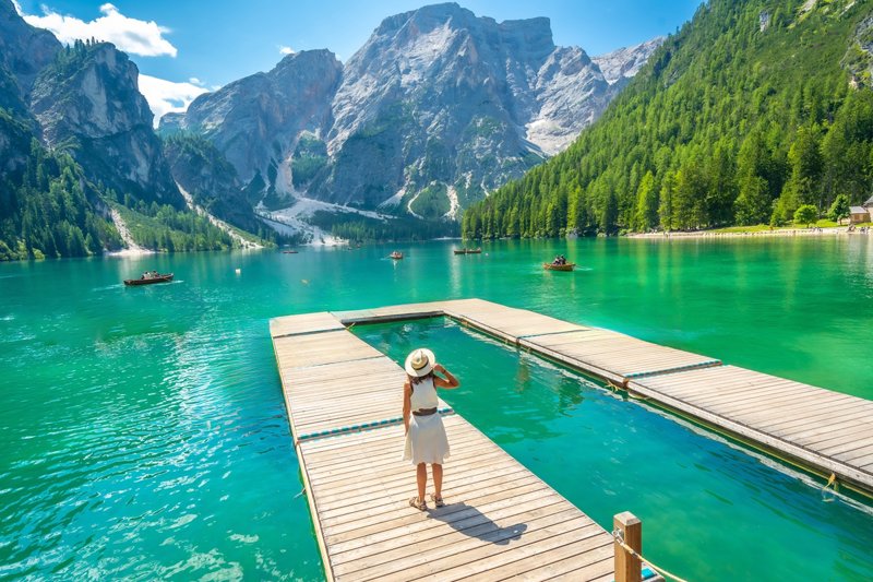 Γνωρίστε  τη λίμνη Μπράιες, το «μαργαριτάρι των Άλπεων»