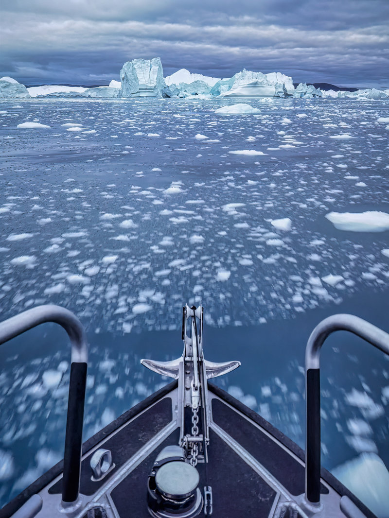 Κρουαζιέρα πλάι στα παγόβουνα