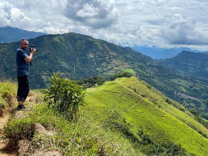 ΜΠΟΥΕΝΟΣ ΑΪΡΕΣ – ΠΤΗΣΗ ΓΙΑ ΜΙΤΟΥ: ΠΕΖΟΠΟΡΙΑ ΣΕ ΛΟΦΟ ΣΕΡΡΟ ΟΥΡΑΝΙΑ