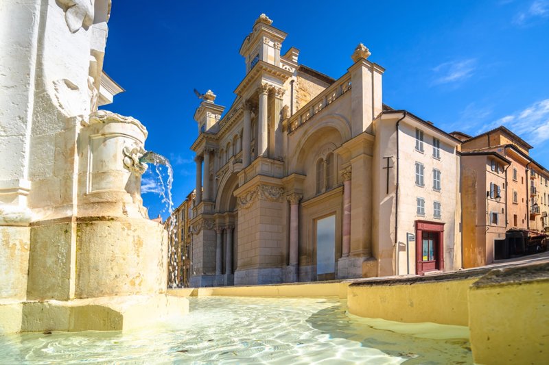 Η λουτρόπολη Αιξ αν Προβάνς