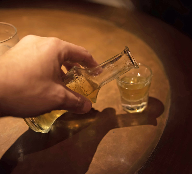 Παρακολουθούμε απόσταξη τσίπουρου 