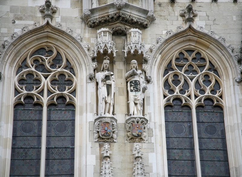 Επίσκεψη στους ναούς της πόλης