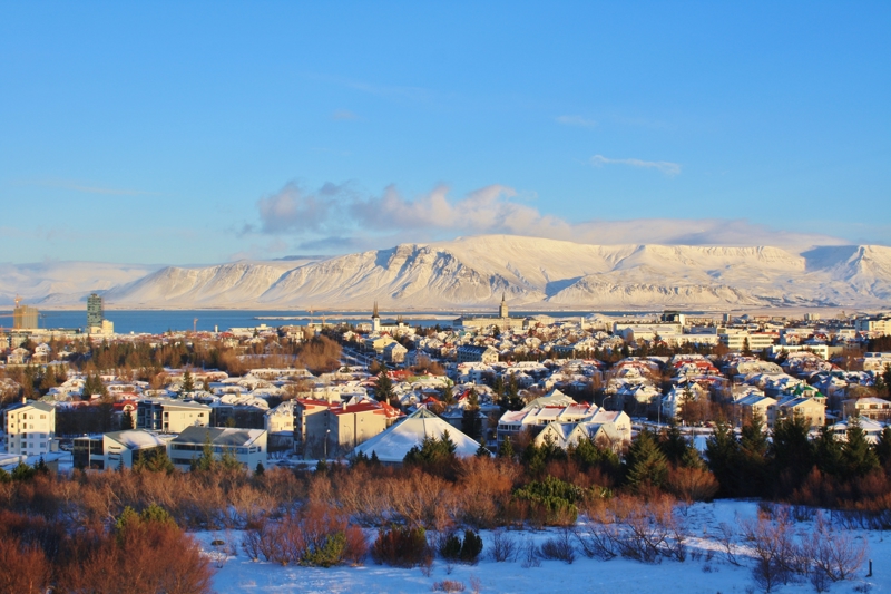 Το Ρέικιαβικ στις 64 μοίρες βόρειο πλάτος