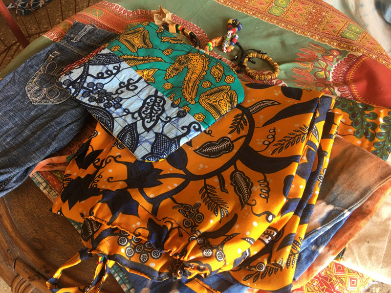 Υφάσματα μπατίκ από τεχνίτες της Ελμίνα