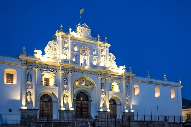 Πόλη καταστροφής και αναγέννησης 