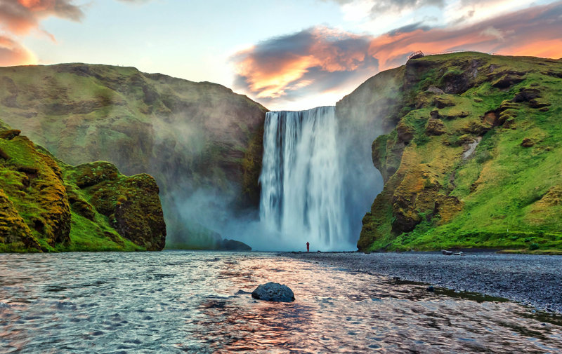 Οι εκπληκτικοί Καταρράκτες Seljalandsfoss και Skógafoss 