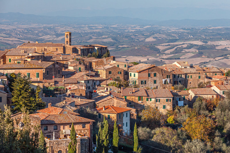ΛΟΥΚΑ – ΜΟΝΤΑΛΤΣΙΝΟ – ΡΩΜΗ – πτήση επιστροφής