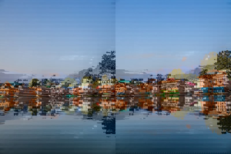 Καραβόσπιτα, Κασμίρ