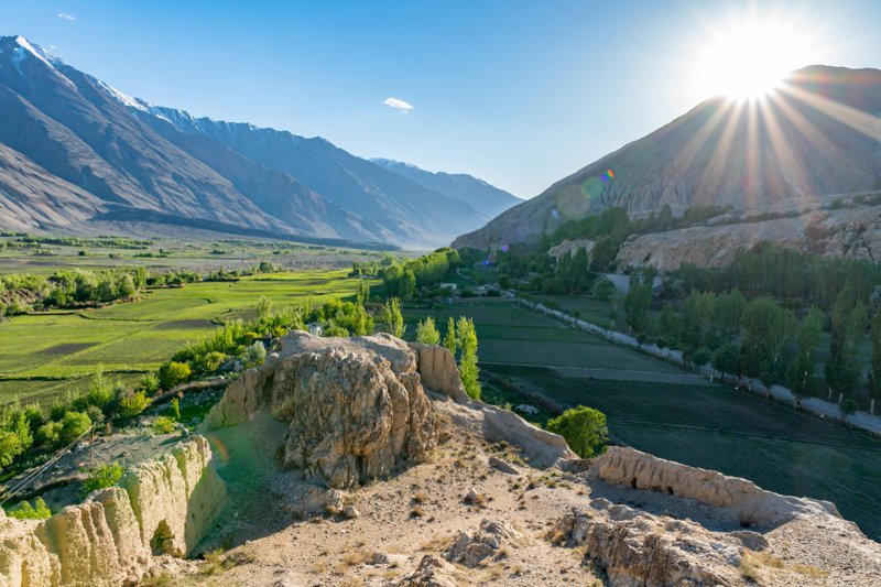 ΤΑΣΚΟΥΡΓΚΑΝ: ΠΕΤΡΙΝΟ ΚΑΣΤΡΟ – ΑΡΧΑΙΟΣ ΔΡΟΜΟΣ ΠΑΝΛΟΝΓΚ – ΔΙΑΔΡΟΜΟΣ ΒΑΧΑΝ (ΔΡΟΜΟΣ ΤΟΥ ΜΕΤΑΞΙΟΥ)