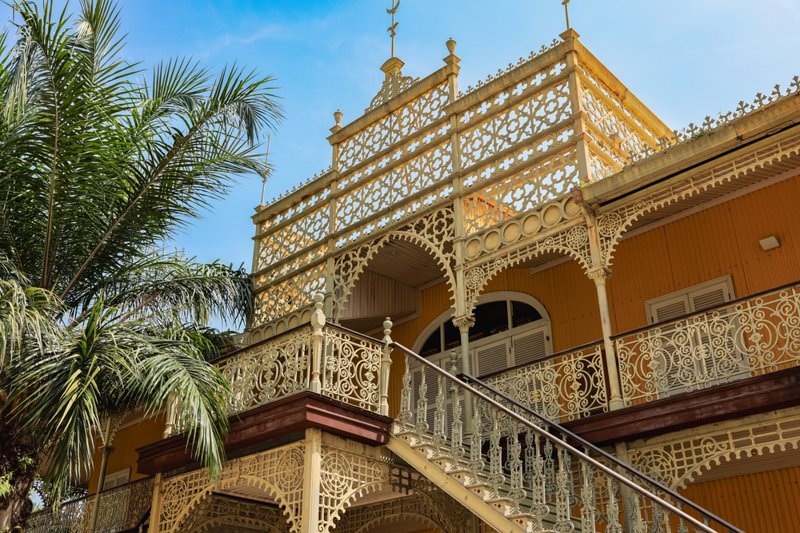 Το Σιδερένιο Παλάτι, Λουάντα