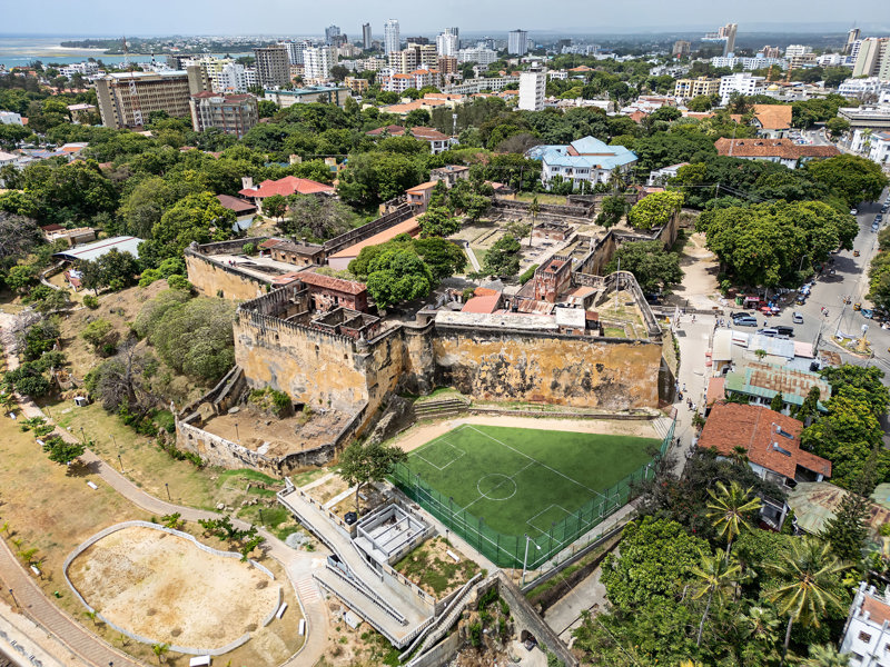 ΝΤΙΑΝΙ - ΠΟΛΗ ΜΟΜΠΑΣΑ (ξενάγηση) - ΠΤΗΣΗ ΓΙΑ ΝΑΪΡΟΜΠΙ - ΠΤΗΣΗ ΕΠΙΣΤΡΟΦΗΣ