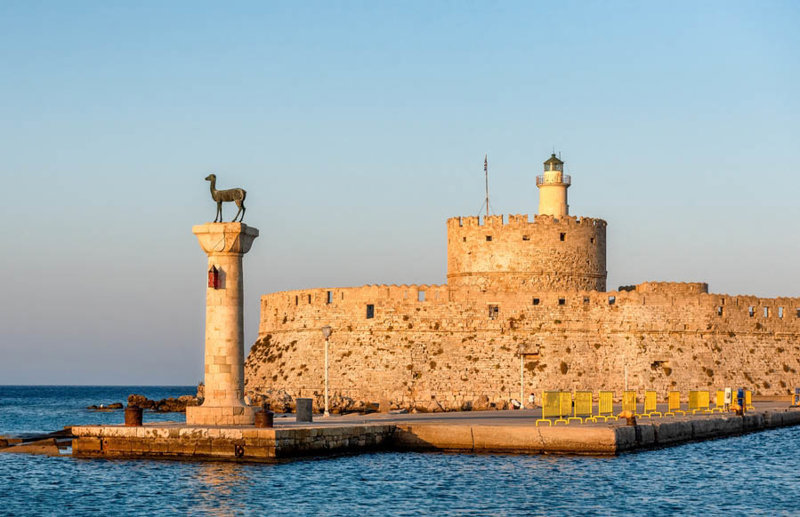 Θα περιηγηθούμε στο παλιό λιμάνι και στη σύγχρονη πόλη 