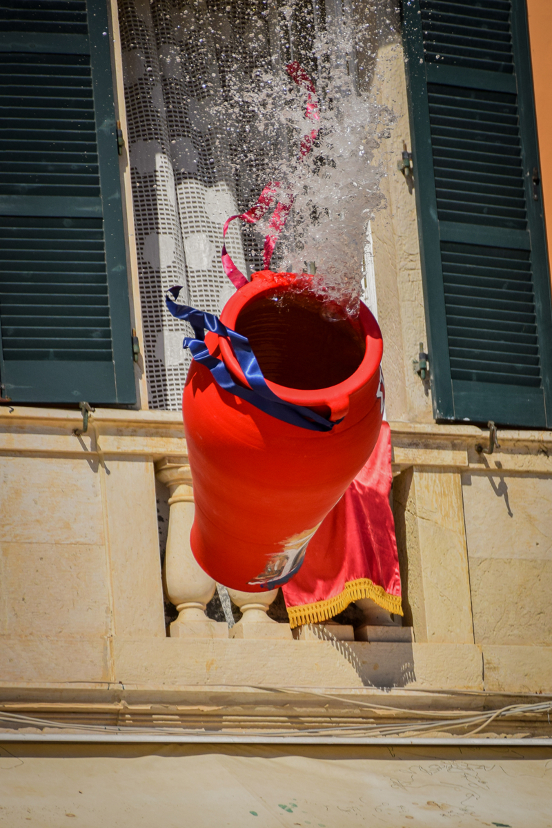 Πόλη Κέρκυρας – Έθιμο Κανατιών (Μπότηδες) – Παλαιοκαστρίτσα