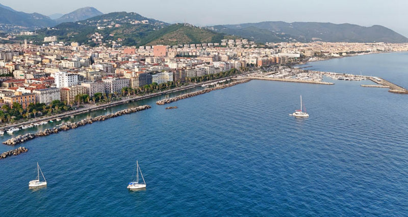 Το ιστορικό Σαλέρνο, πύλη προς το Αμάλφι