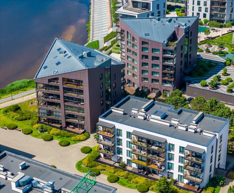 Το σύγχρονο κέντρο με τη μεσοπολεμική σοβιτεική αρχιτεκτονική