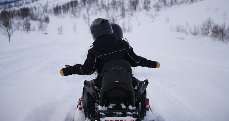 Σαφάρι με snowmobiles στον παγετώνα Λανγκγιέκιλ