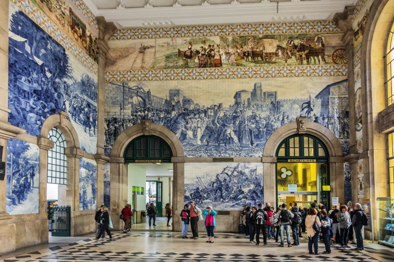 Θαυμάστε τα azulejos
