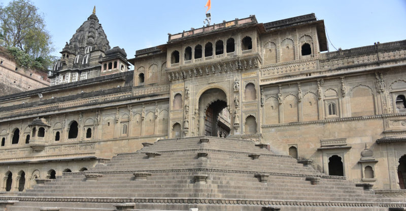 Θα πάμε στο επιβλητικό φρούριο Ahilya 