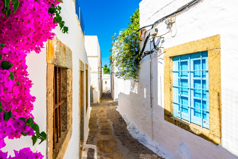 Περιηγηθείτε στην όμορφη Χώρα