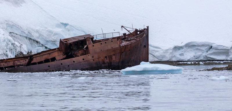 Κρουαζιέρα με ζόντιακ στο ναυάγιο του Guvernore