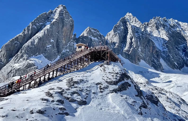 Ορος Γιουλόνγκ, Glacier Park