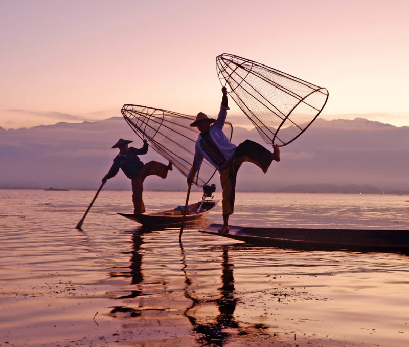 O εκπληκτικός υδάτινος κόσμος της Λίμνης Ίνλε