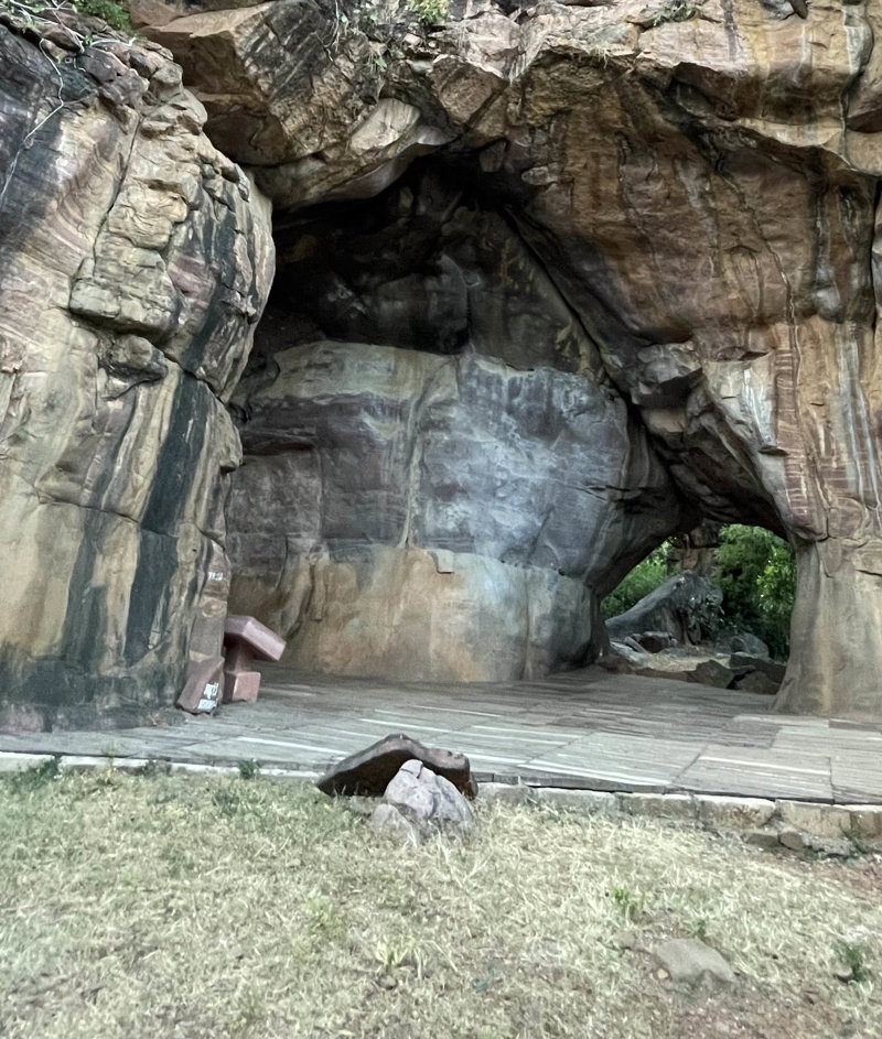 Γνωρίζουμε τα βραχοκαταφύγια Bhimbetka