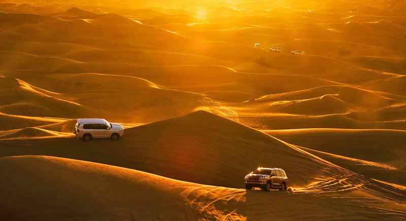 Κάνουμε dune bashing την ώρα του ηλιοβασιλέματος
