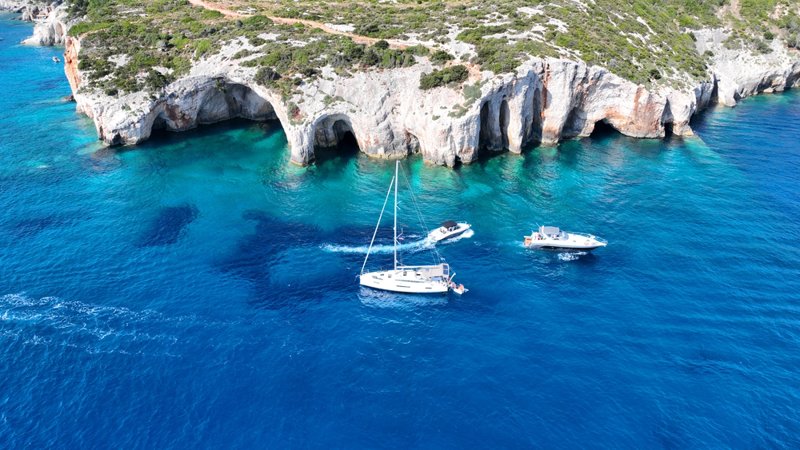 Γαλάζιες Σπηλιές