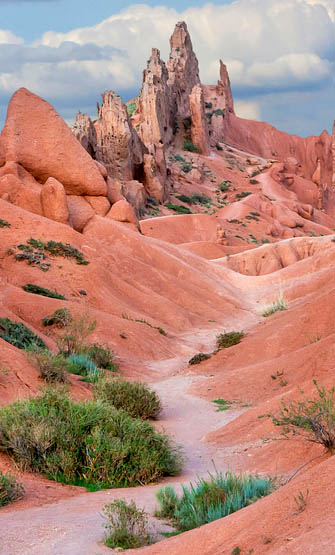 Πεζοπορούμε σε εξωπραγματικά φαράγγια 