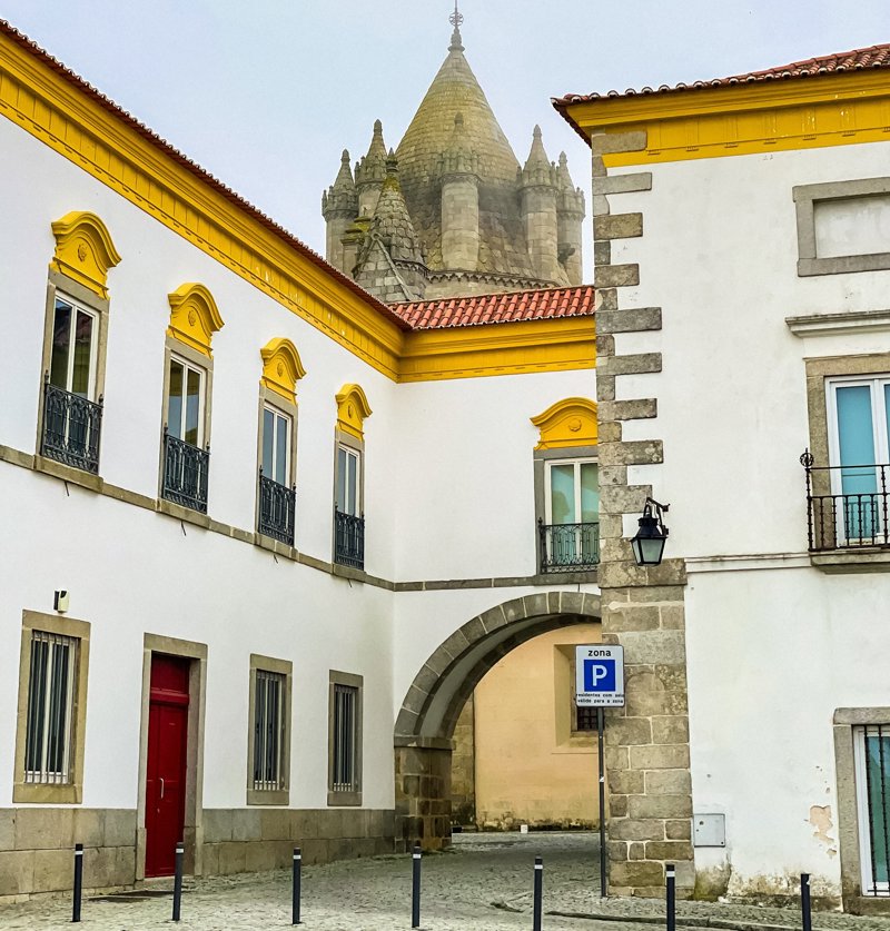 Διαμονή και στη μεσαιωνική Έβορα