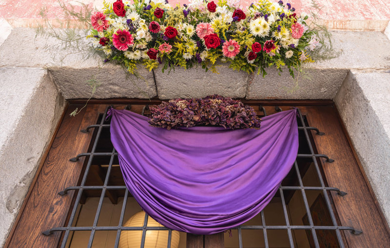 Οι πολύχρωμοι στολισμοί 