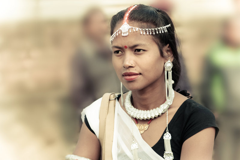 Γνωριμία με τη φυλή Θάρου 