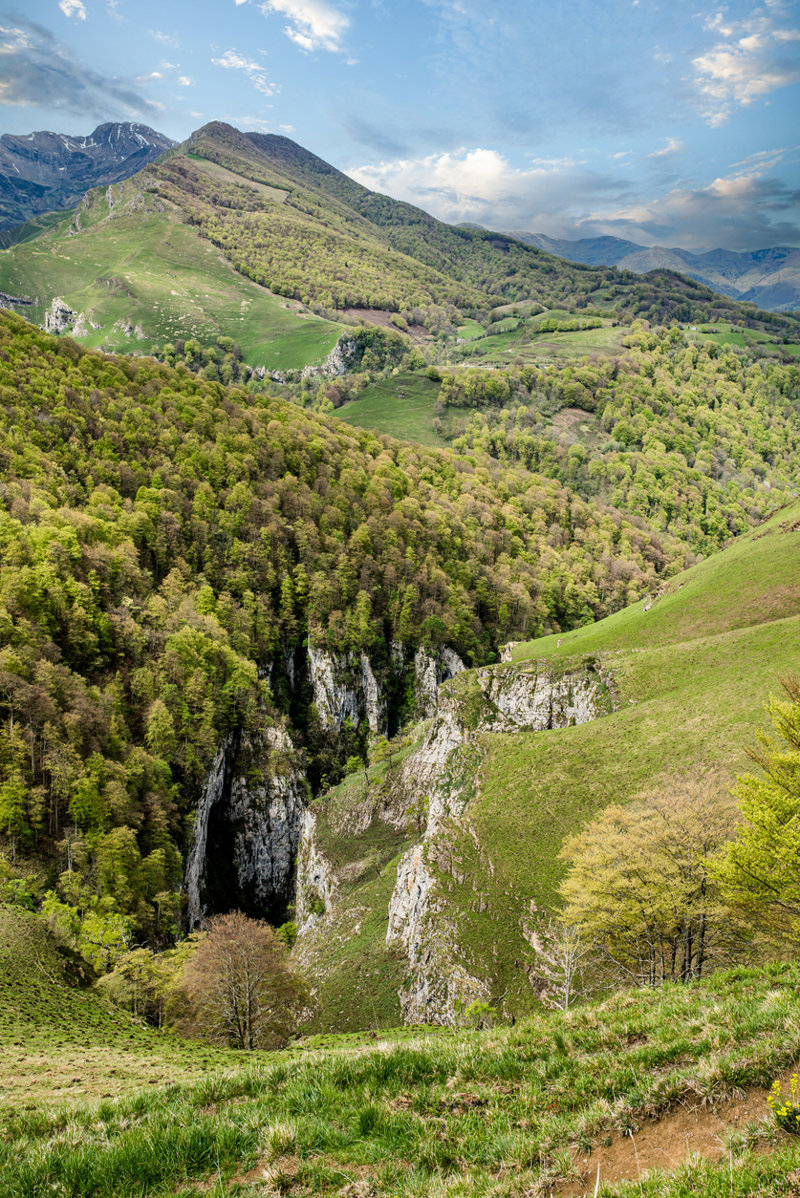 Διεισδύουμε στο σπήλαιο Βεθαράμ