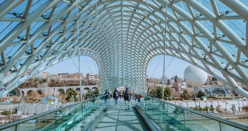 Η Γέφυρα της Ειρήνης, τοπόσημο της Τιφλίδας