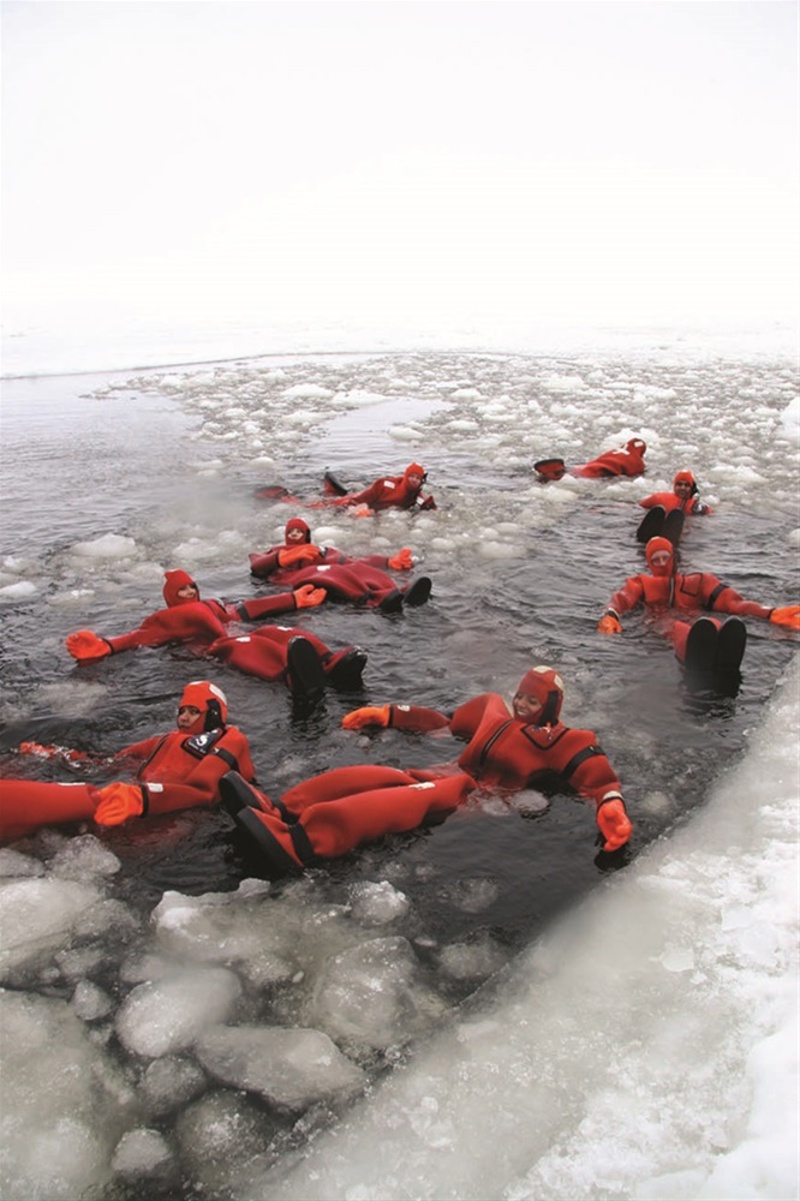 Κολύμπι στα παγωμένα νερά