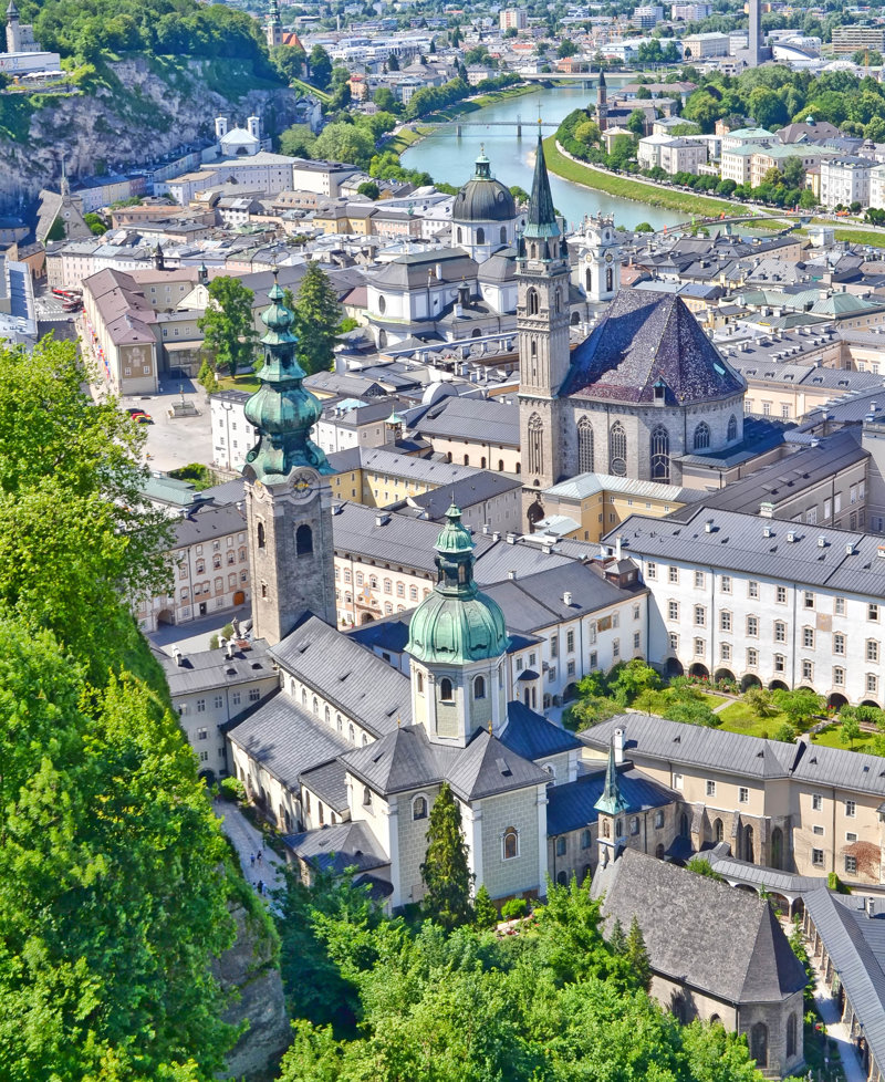 Με Έλληνα αρχηγό που θα βρίσκεται δίπλα σας!