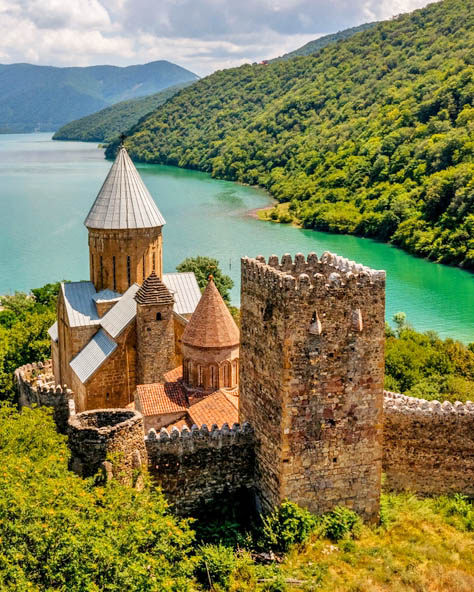 Επισκεφθείτε το φρούριο και μοναστήρι Ανανούρι