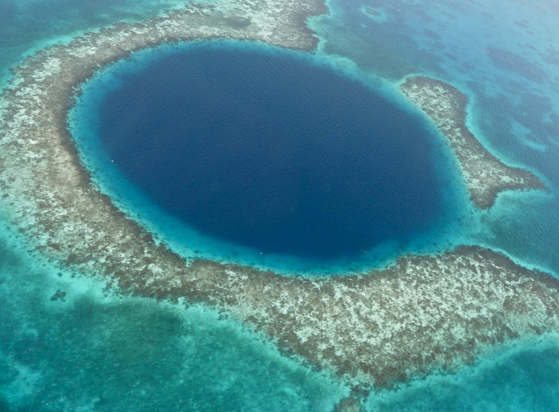 Η περίφημη Μπλε Τρύπα 