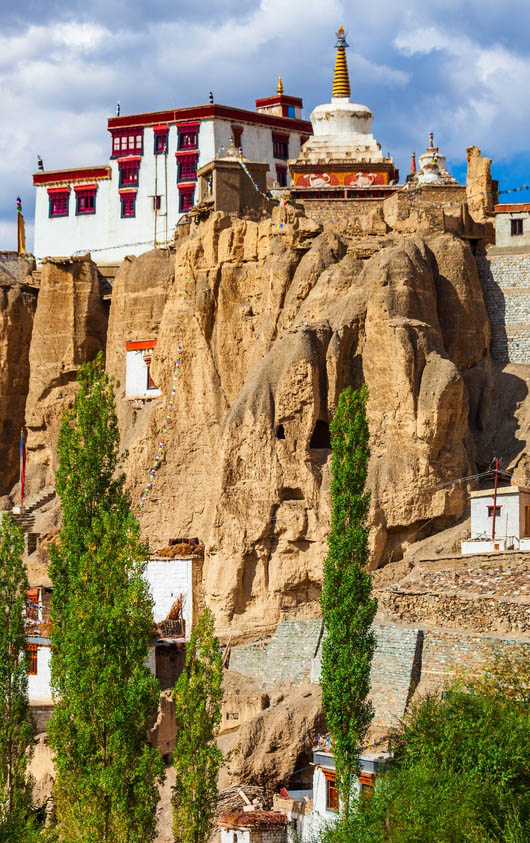 Επισκέψεις σε εκπληκτικά μοναστήρια 