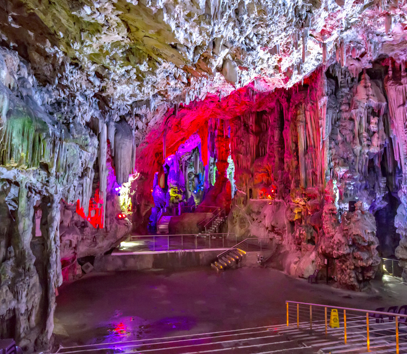 H σπηλιά του Αγίου Μιχαήλ