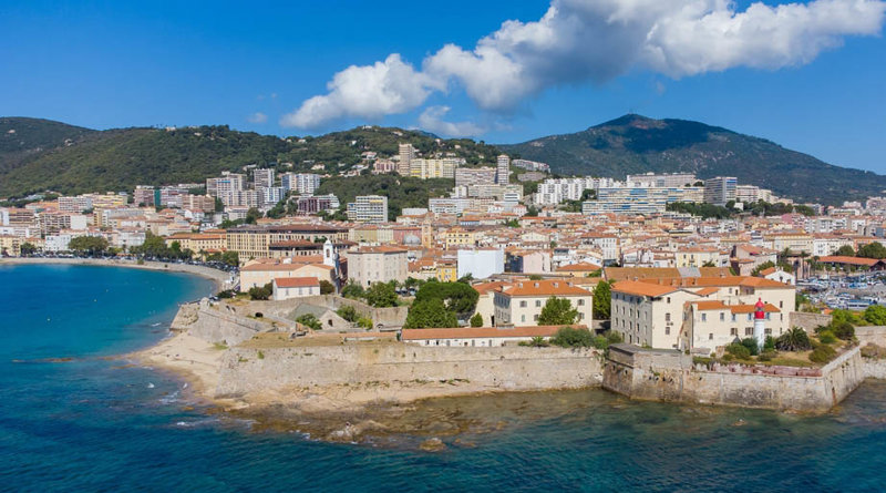 Θα διαμείνουμε στο Αζαξιό και θα ξεναγηθούμε 